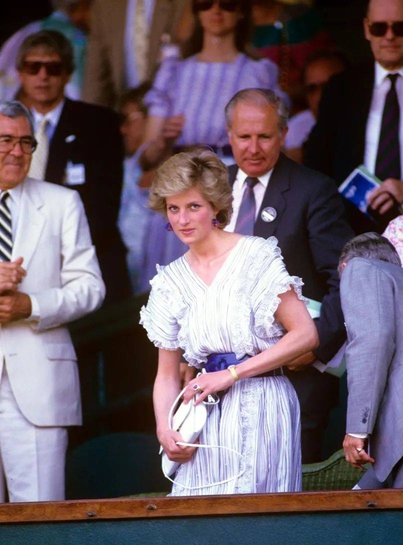 并向俱乐部 并向俱乐部